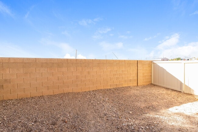 Building Photo - 8104 Finch Feather St