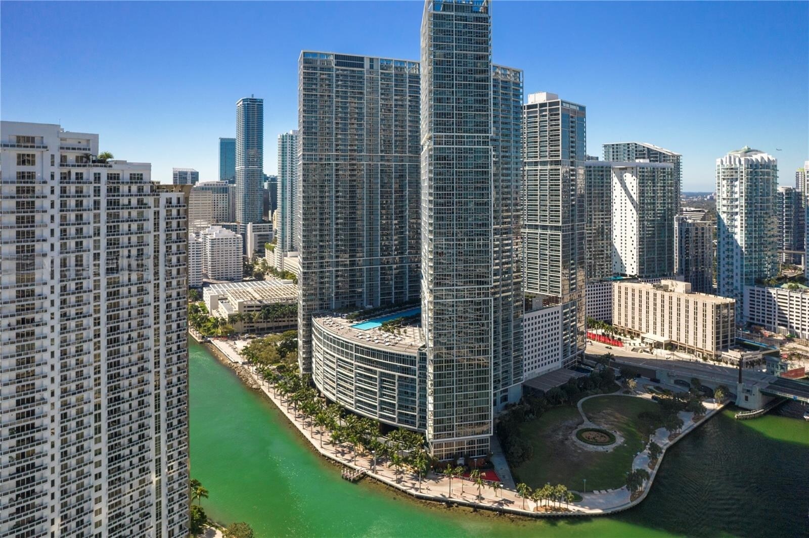 Building Photo - 495 Brickell Ave
