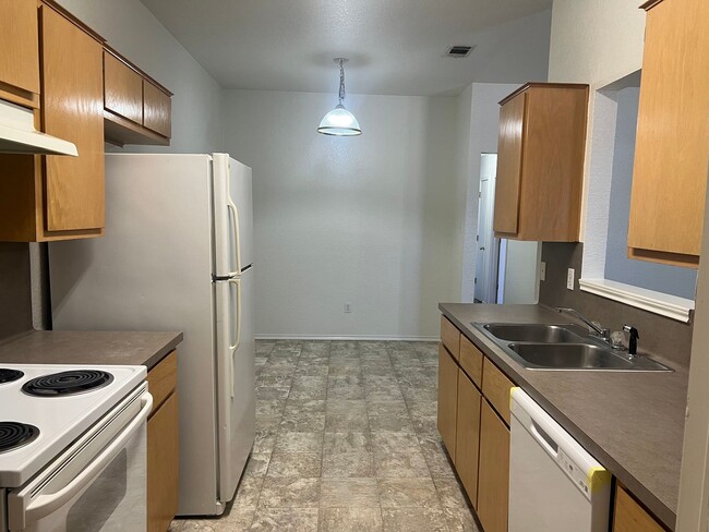 Building Photo - 2700 Edgefield St