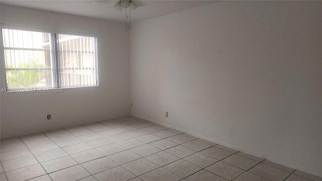 Building Photo - 13707 SW Kendale Lakes Cir