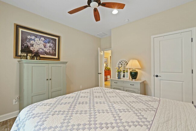 Building Photo - 10 Chicory Ct