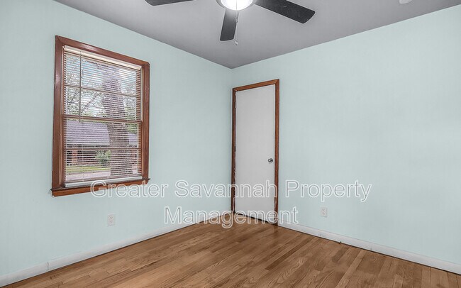 Building Photo - 1401 E 33rd St