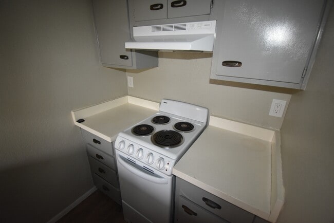 Building Photo - 156 E 21st St