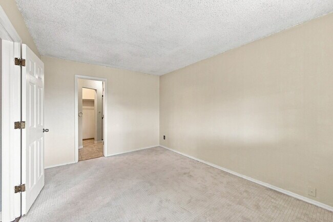 Building Photo - $2,145.95 - 3-bed, 2-bath located in Colorado Springs with a Washer and Dryer.