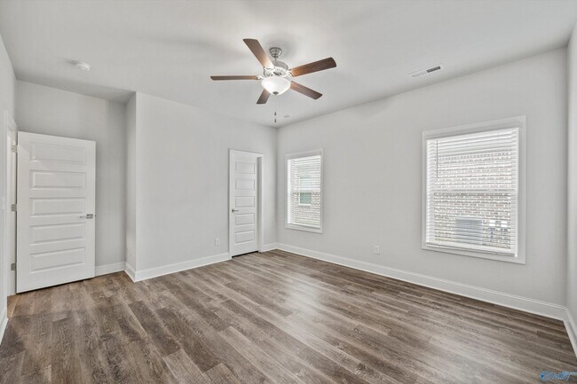 Building Photo - 17246 Chelsea St