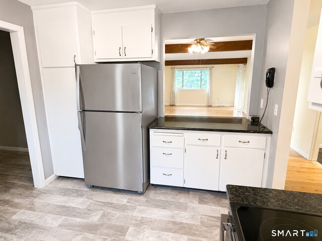 Building Photo - 501 Summer Hill Dr