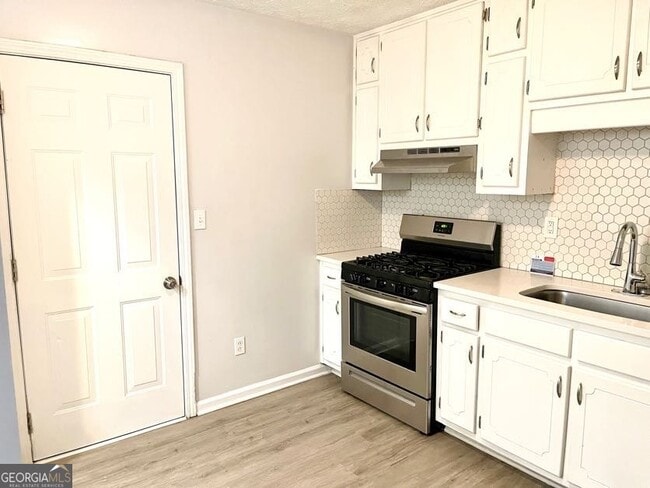 Building Photo - 86 Church St