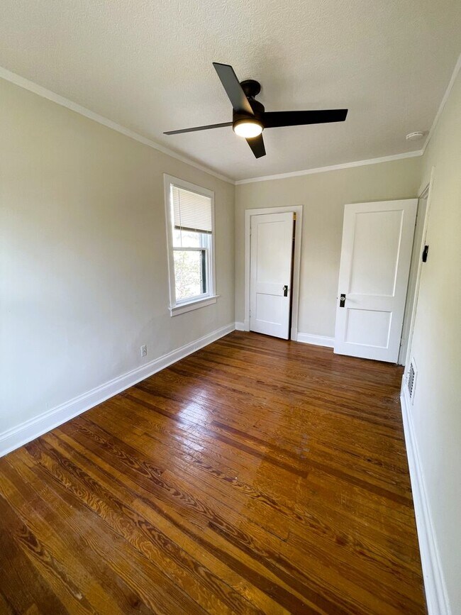 Building Photo - AVAILABLE NOW - Beautiful corner house in Webster Groves across the street from Avery Elementary!