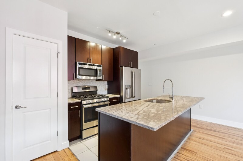 Building Photo - 902 N 16th St