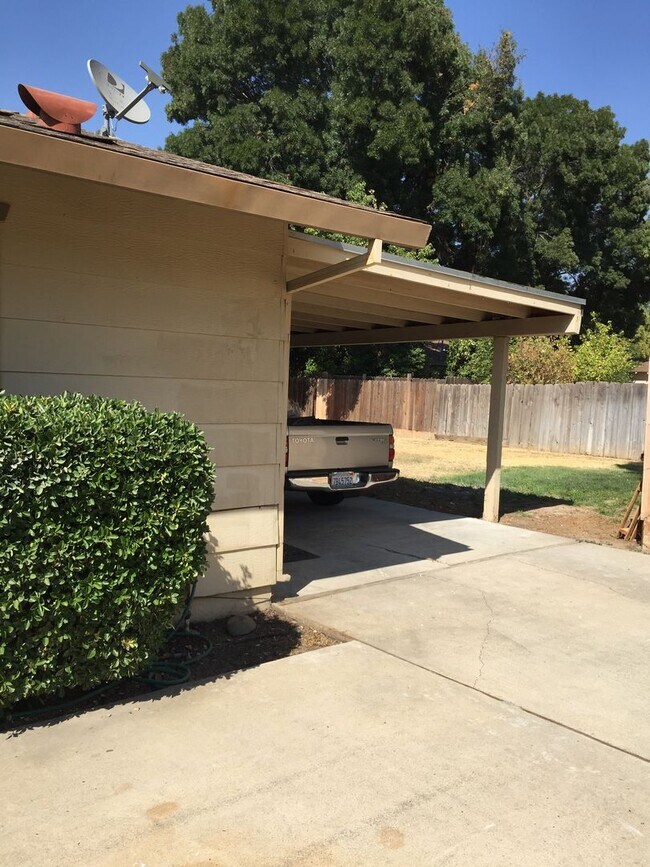 Building Photo - 407/409E. Alexander