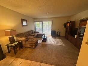 Building Photo - Furnished 2 Bedroom Condo with Community Pool Close to the UofA! (Speedway/Euclid)
