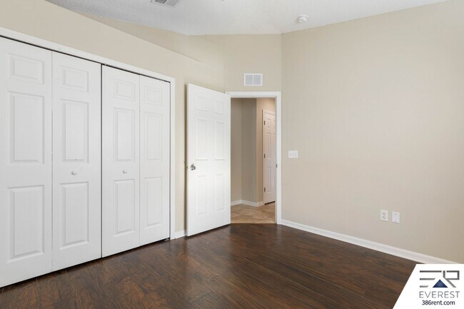 Building Photo - SPACIOUS 3/2/2 IN POPULAR PINE GROVE