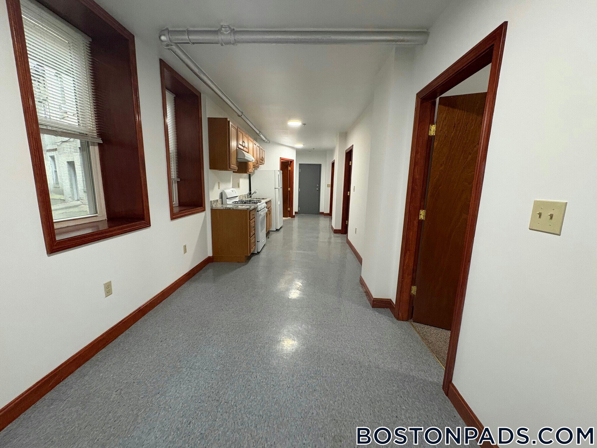 Building Photo - 143 Park Dr