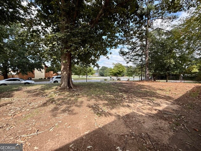 Building Photo - 170 Forest Rd
