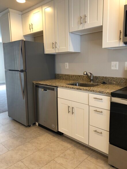 Building Photo - 304 8th St