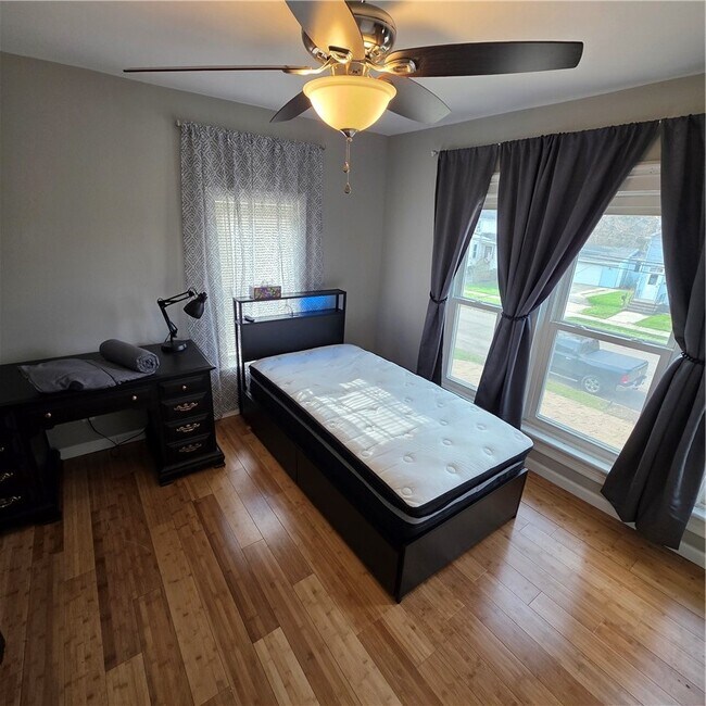 Building Photo - 149 Adam St