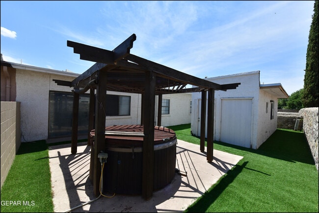 Building Photo - 5534 Oakbriar Cir