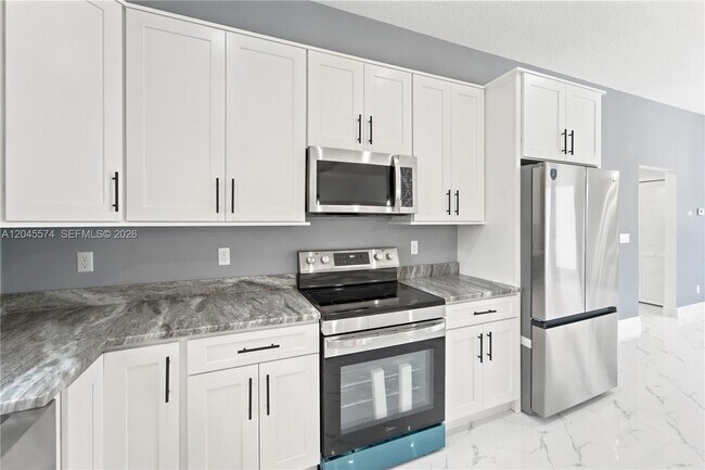 Building Photo - 5203 Birch Dr