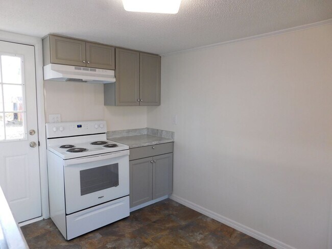 Building Photo - 423 Bouy St
