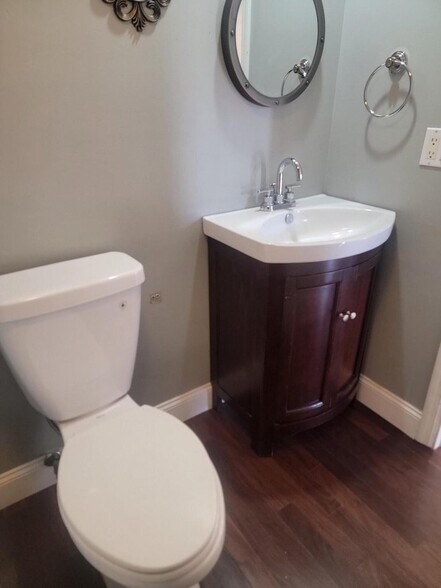 Building Photo - 727 7th Way