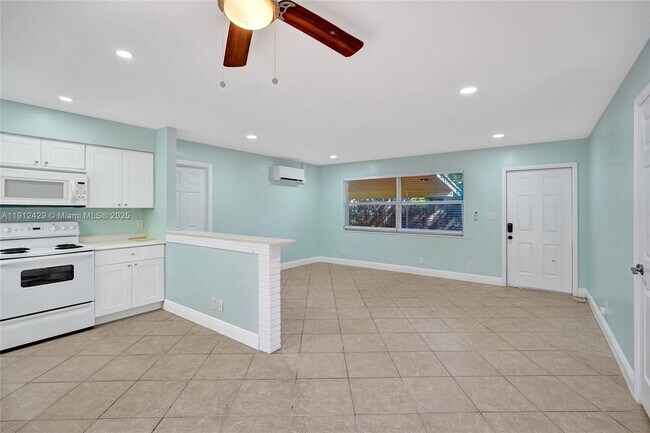 Building Photo - 720 SE 15th St