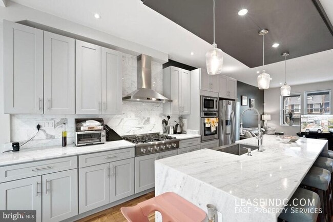 Building Photo - 1272 Oates St NE