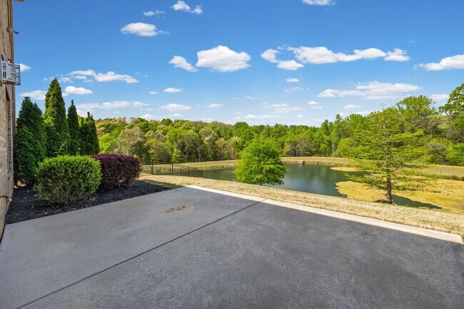 Building Photo - Stunning 4 bedrm, 3.5 Bath home in Chapel Cove of South Charlotte!