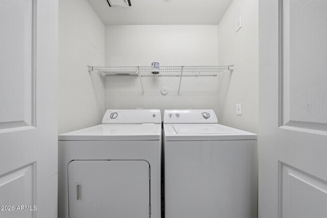 Building Photo - 16013 S Desert Foothills Pkwy