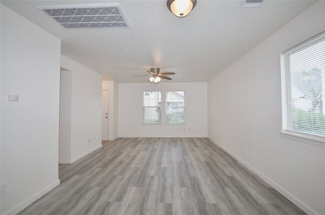 Building Photo - 6145 Settlers Square Ln