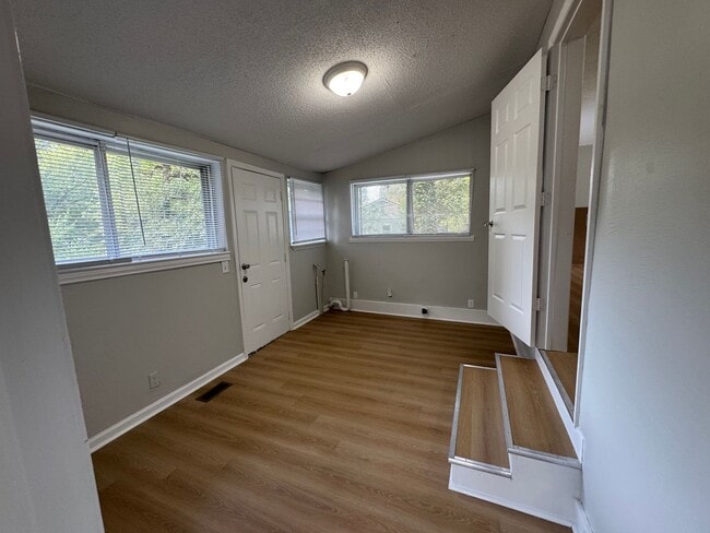 Building Photo - 1728 Dogwood Dr