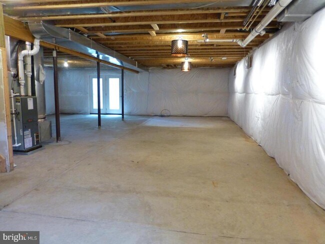 Building Photo - 6930 Westlawn Dr