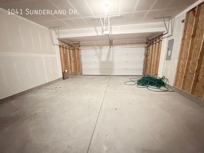 Building Photo - 1041 Sunderland Dr