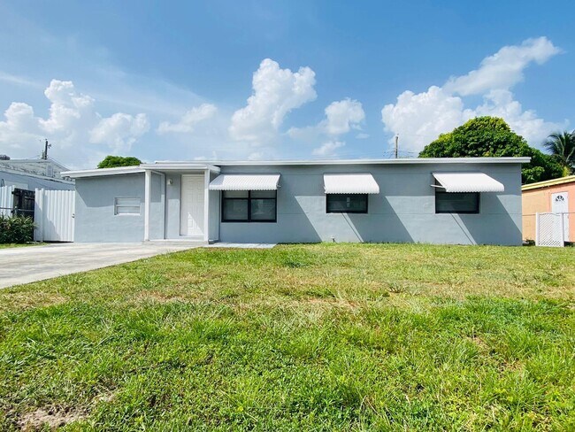 Building Photo - 2021 Wellington Rd