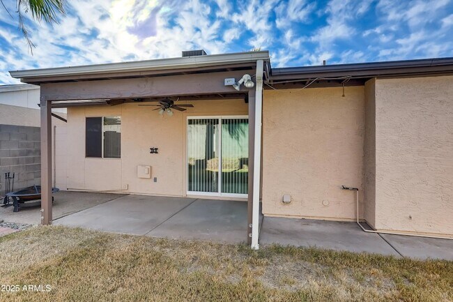 Building Photo - 510 E Sequoia Dr