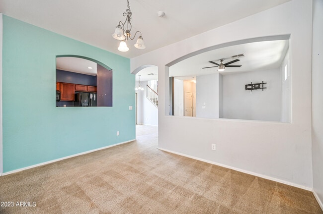 Building Photo - 9406 S 33rd Dr