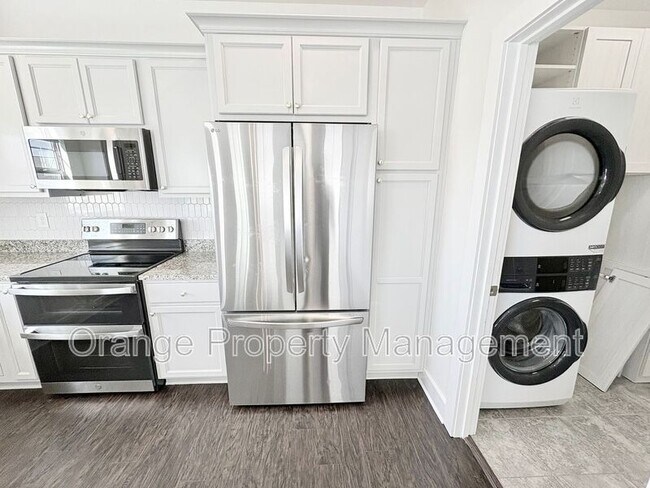 Building Photo - 211 Crooked Cedar Way