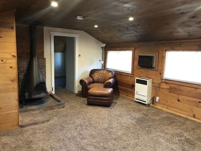 Building Photo - 54100 Pine Crest Ave