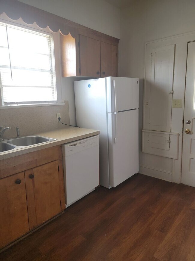 Building Photo - 3 Bedroom 1 Bathroom Highland Home