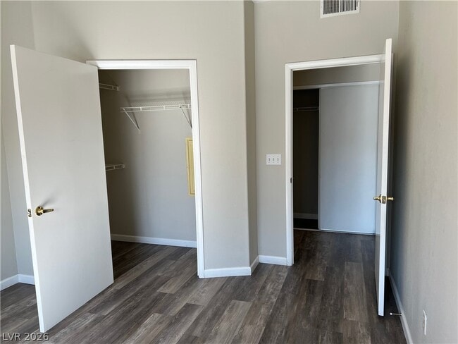 Building Photo - 5650 E Sahara Ave