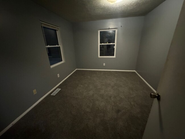 Building Photo - Newly remodeled 2 Bedroom Duplex