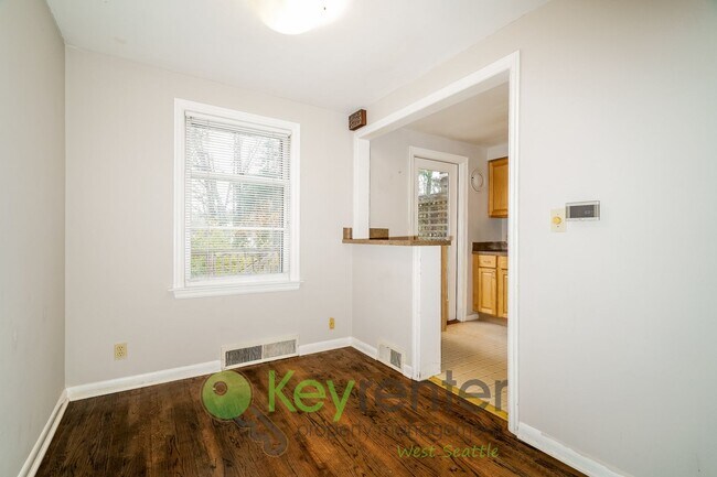 Building Photo - Two Bedroom Retreat with Hardwood Floors and Style