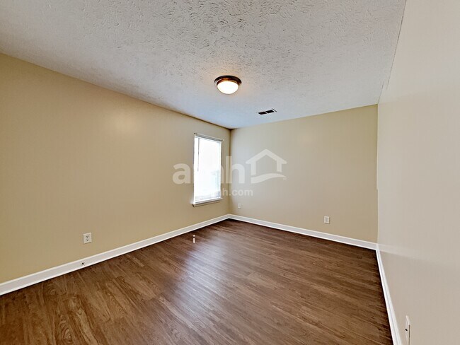 Building Photo - 408 Mossy Oak Trl