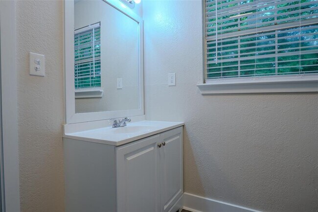 Building Photo - 21415 Russell Dr