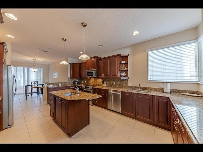 Building Photo - 1042 Bellasol Way