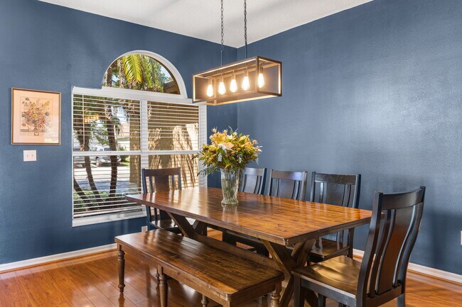 Building Photo - 545 Tuscanny St