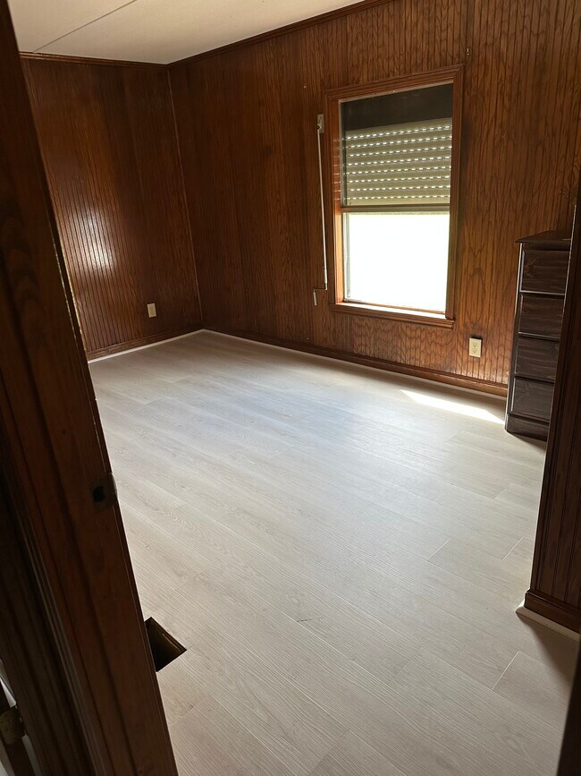 Building Photo - 1053 Pointe Claire Dr