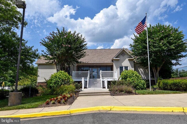 Building Photo - 6905 Victoria Dr