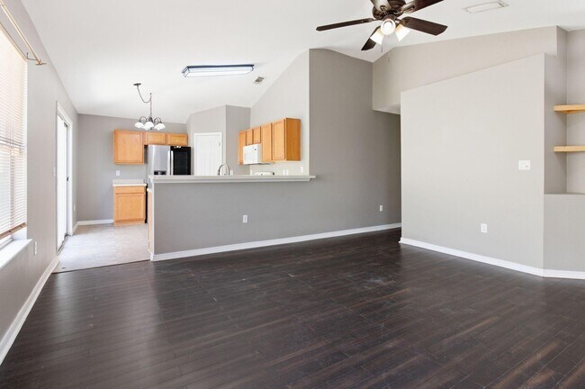 Building Photo - 122 Nivana Dr