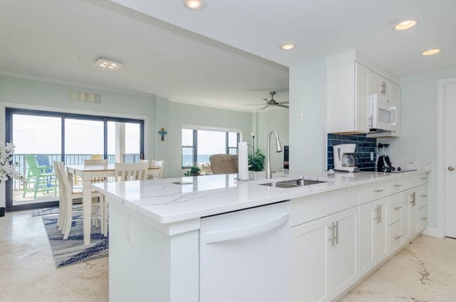 Building Photo - 2400 N Lumina Ave