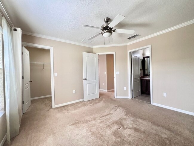Building Photo - Gorgeous 3-bedroom, 2 1/2-bath End Unit To...